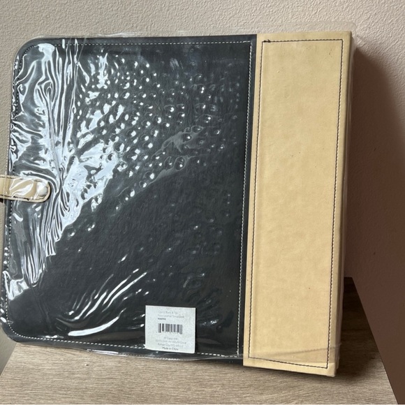 New Old Stock 12 x 12 Faux Leather Scrapbook Album 20 Top Loading Pages *Flaws - Picture 10 of 12